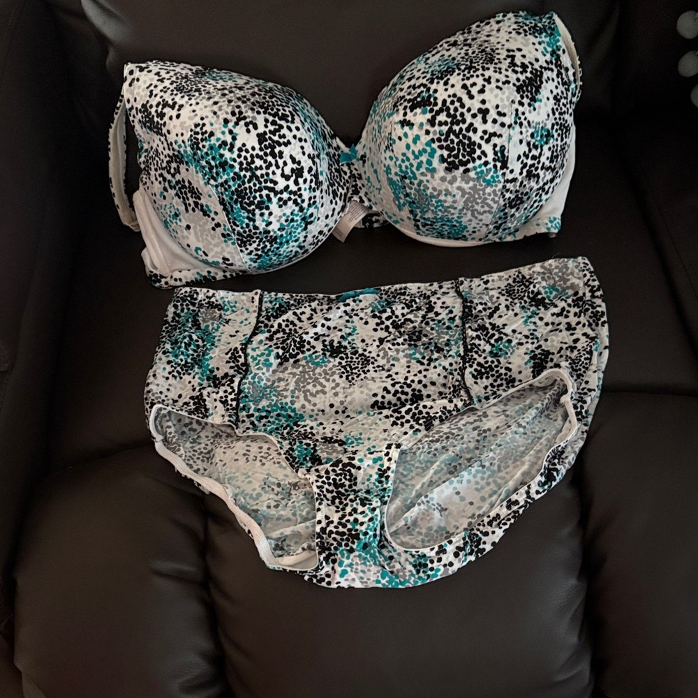 Cacique Black and Teal Speckled Bra Set